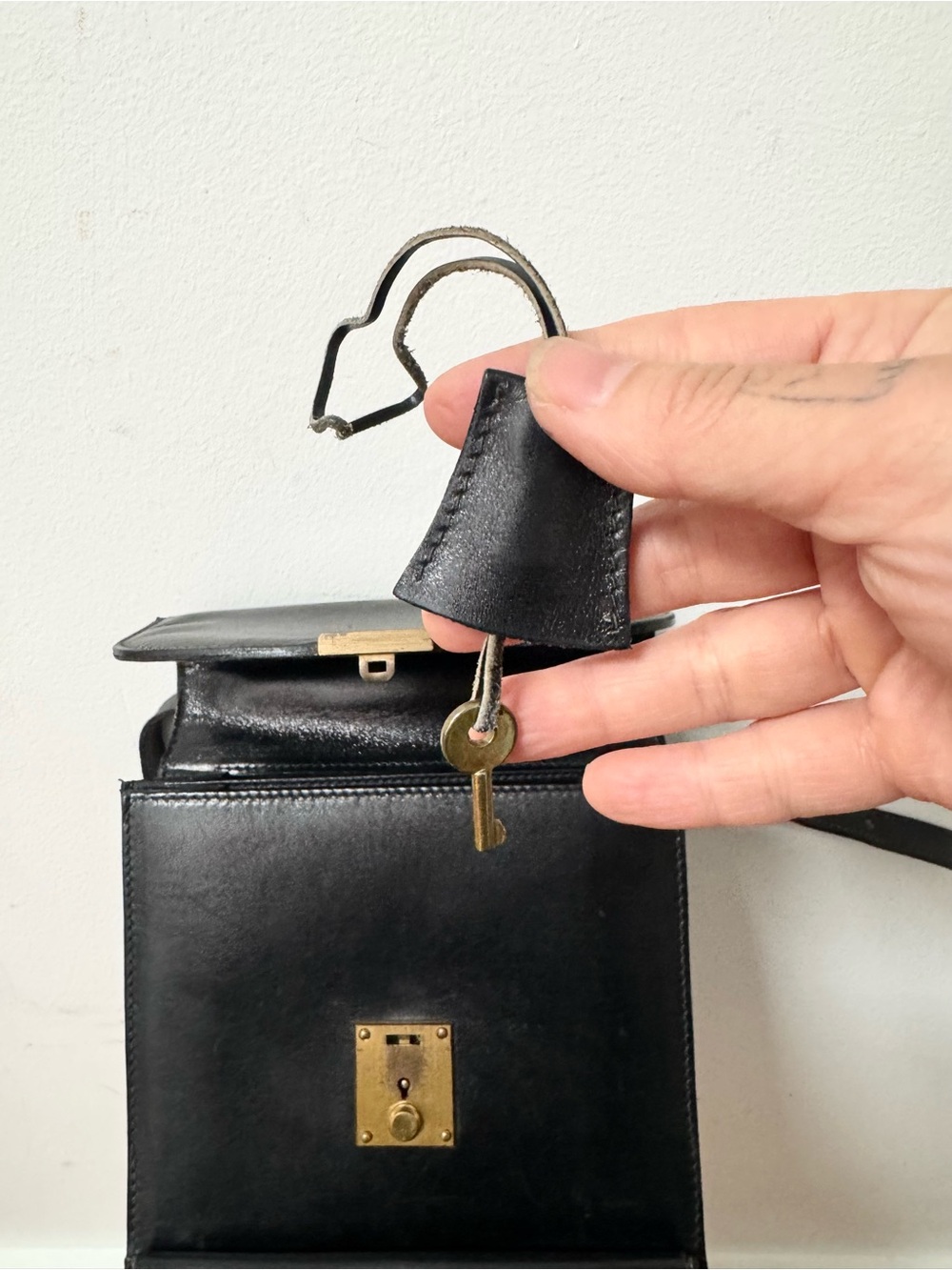 GUCCI vintage convertible locking leather satchel - Picture 6 of 16